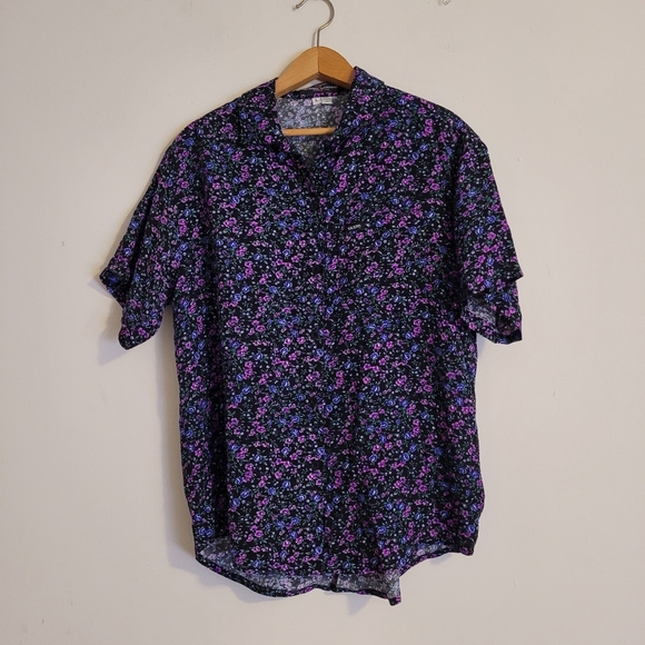 Guess by Marciano Tops - Vintage GUESS by Georges Marciano Floral Short Sleeve Button Down Flowy